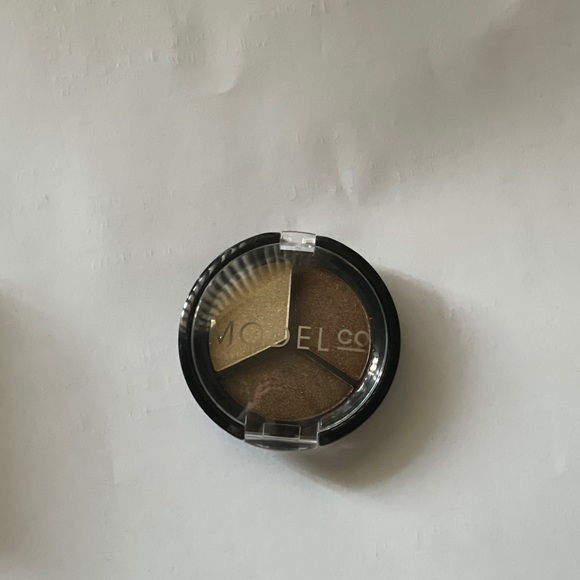Model Co Eyeshadow (metallic trio) - Picture 3 of 3